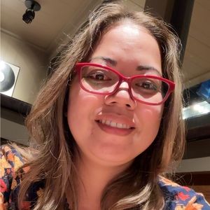 Meet your Posher, Erliza